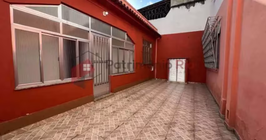 Casa com 2 quartos para alugar na Rua Itapera, Irajá, Rio de Janeiro
