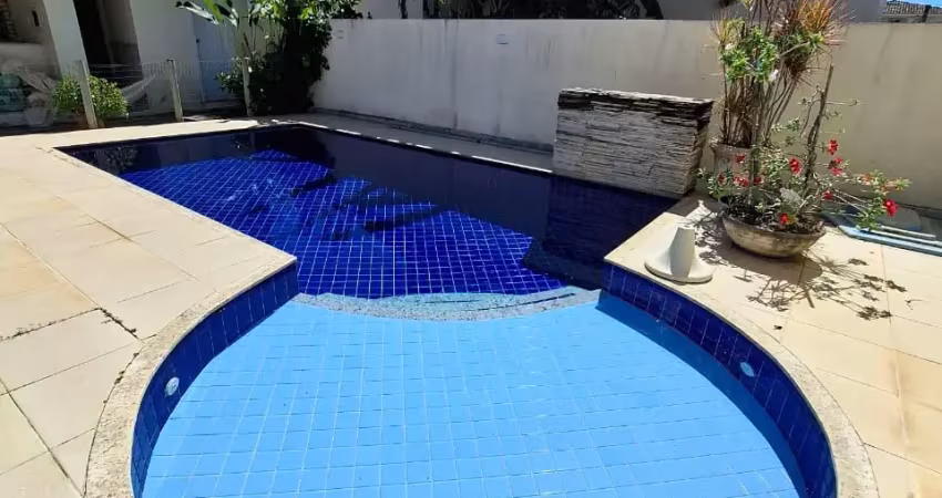 Locação casa com energia solar  em buraquinho  6/4 r$ 8.000 mil ( aluga mobiliada ou não).
