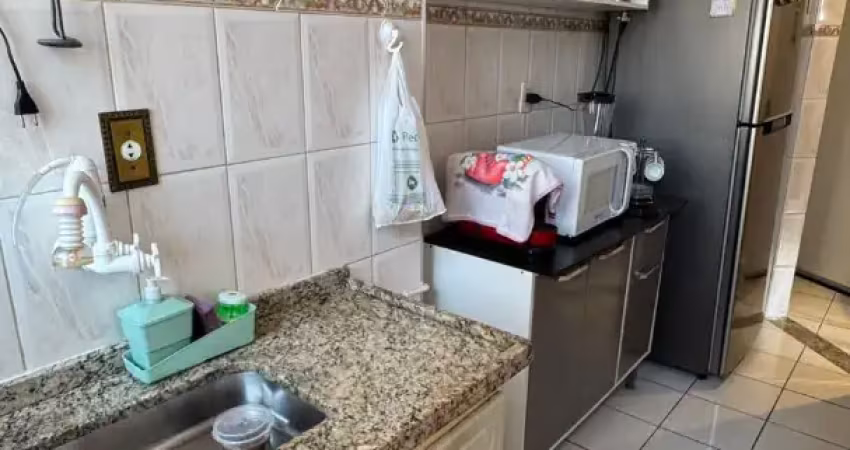 Apto aconchegante, andar alto, numa rua super arborizada e alegre