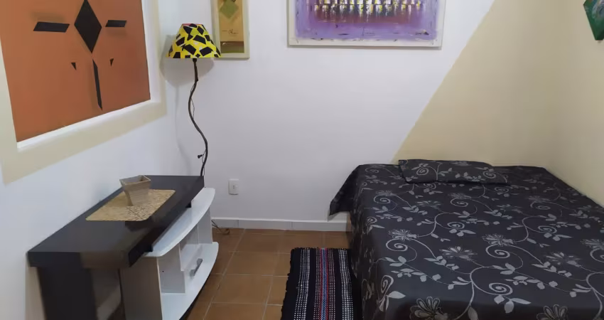 Kitnets e studios mobiliados com todas as despesas inclusas ( água, luz, internet, iptu, condomínio )