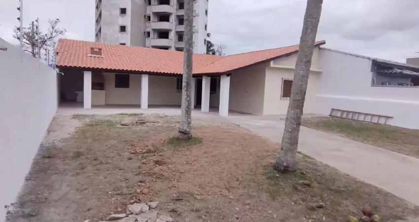 Locação definitiva a 200 metros da praia do aruã,casa independente