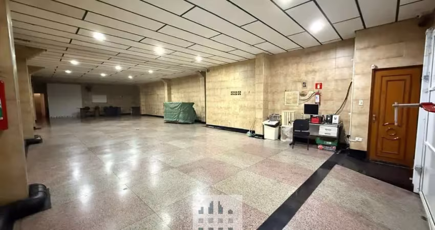 Casa com 3 quartos, sendo 2 suites, 40 vagas de carro!