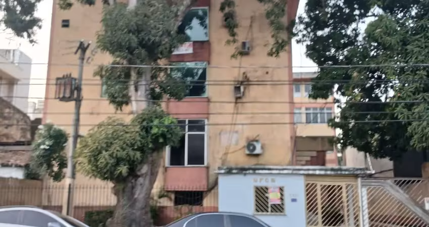 Apartamento na gentil de 2 quartos com sala amplae cozinha.