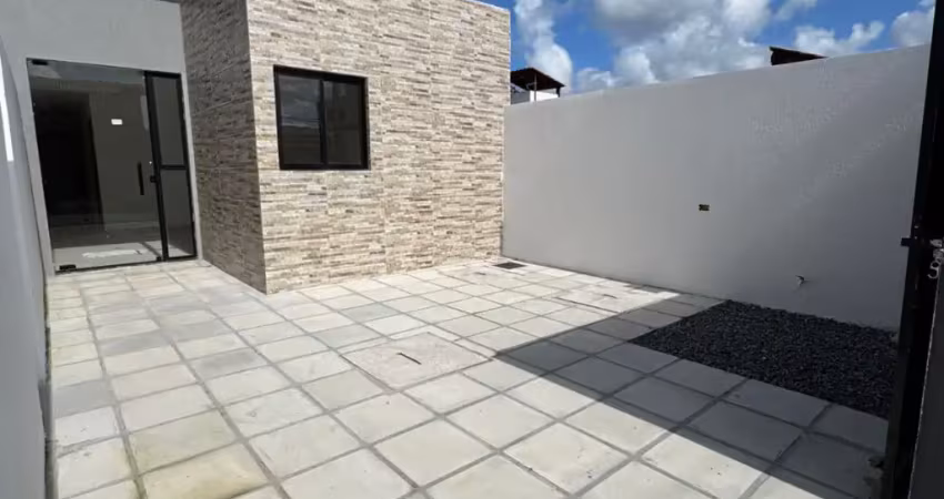 Linda casa no cuiá com  3 quartos, sendo 1 suíte (terreno 5x23)
