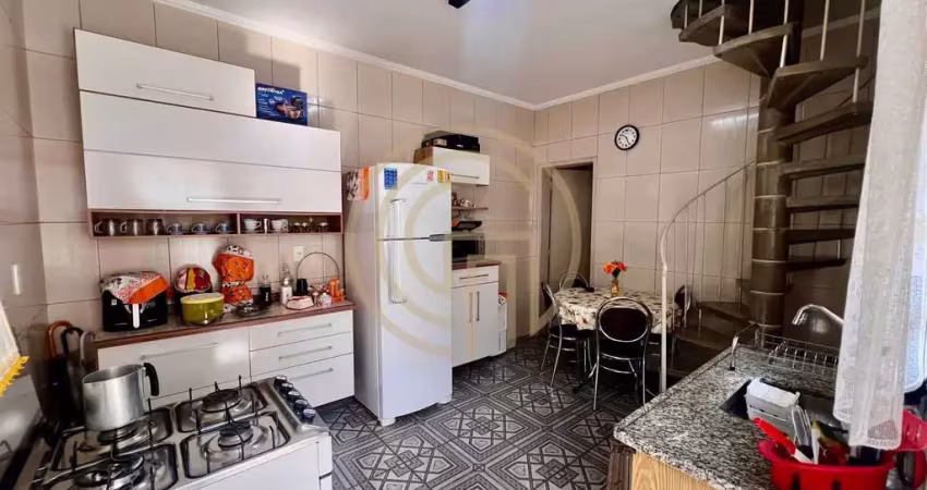 Casa com 2 dormitórios (1 suíte) com vaga de garagem no socorro