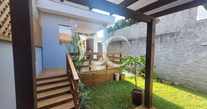 Casa a venda, ótima oportunidade. 89 m2 de área privativa, 3 dormitórios, boa localização, seguranç