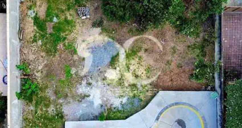 Terreno à venda com pista de skate, pertinho da praia, em ótima localização no rio tavares, florian