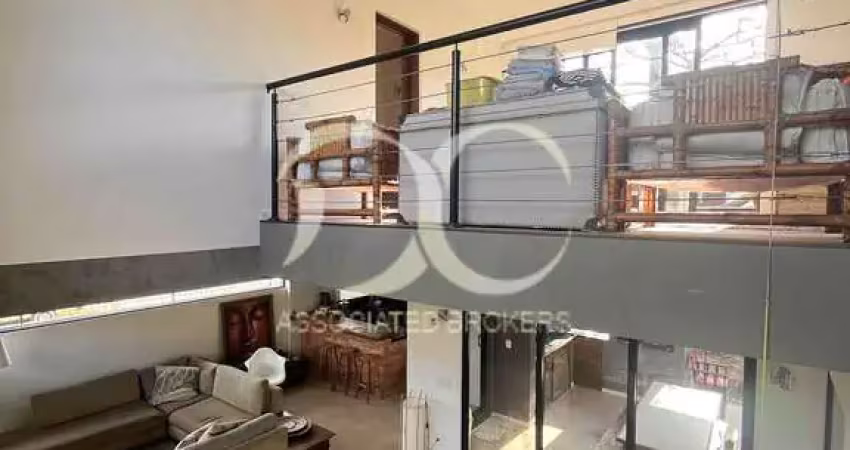Linda casa única em terreno amplo. ótima área verde de pátio. lareira externa, 3 suítes,boa localiz