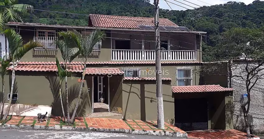Casa com 6 quartos à venda na Rua Renato Lage Mascarenhas, Vale do Ipê, Juiz de Fora