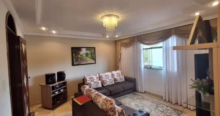 Casa à venda na Rua José Marini de Souza, Santa Lúcia, Juiz de Fora