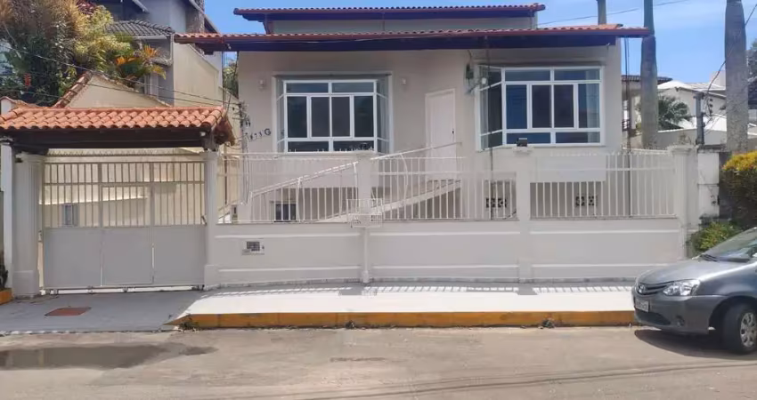 Casa em condomínio fechado com 5 quartos à venda na Rua Ivon José Curi, Portal da Torre, Juiz de Fora