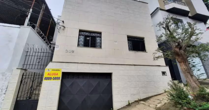 Casa com 3 quartos para alugar na Rua Fernando Lobo, Centro, Juiz de Fora