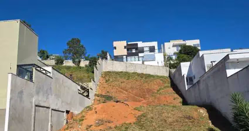 Terreno pronto para construir em condomínio consolidado!