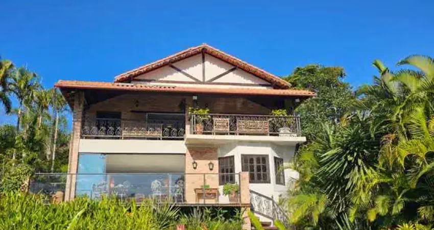 Venha se encantar com essa linda casa com vista para a represa!