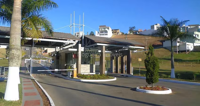 Terreno em condomínio fechado à venda na Rua Doutor João Navarro Saggioro (N Gramado), Nova Gramado, Juiz de Fora
