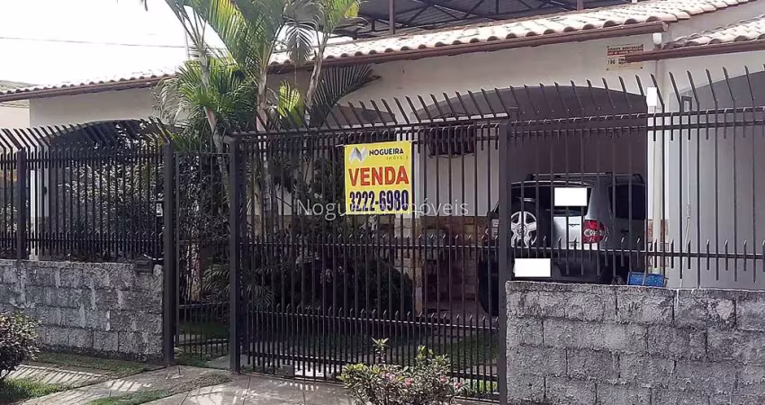 Casa com 3 quartos à venda na Rua Poeta Célio Grunewald, Nova Benfica, Juiz de Fora