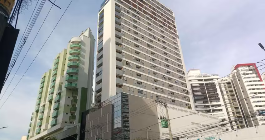 Centro • 2 quartos (2 suítes) • varanda • vaga • condomínio com lazer