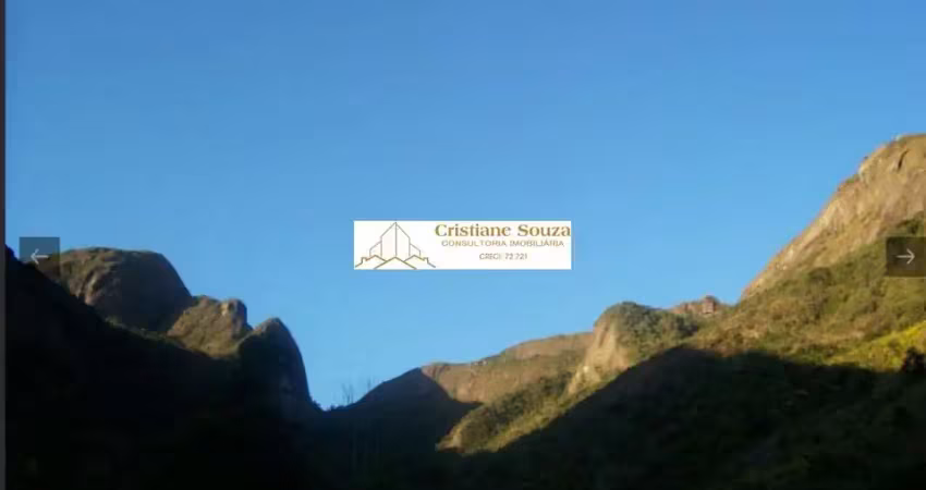 Sitio em vargem grande com vista para as montanhas com água de nascente
