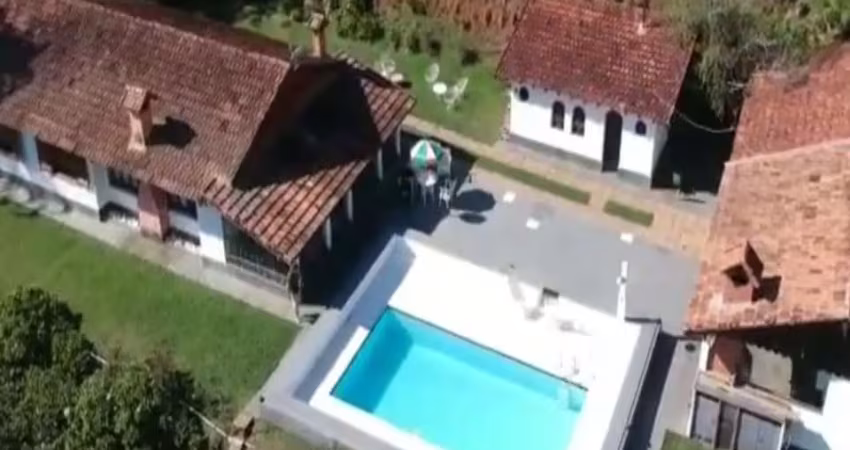 Sitio em sebastiana,  teresópolis,  2,8 hectares, piscina, casa de caseiro