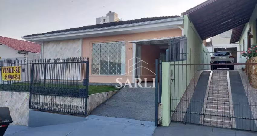 Casa com 3 dormitórios à venda, 195 m² por r$ 850.000 - barreiros - são josé/sc