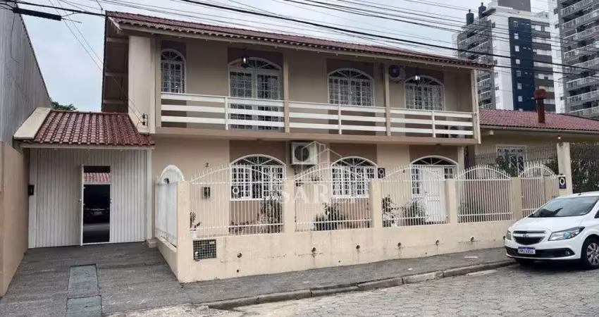 Casa com 3 dormitórios à venda, 230 m² por r$ 1.300.000 - roçado - são josé/sc