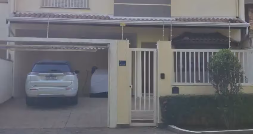 Sobrado à venda em excelente estado 4 qtos c armários, piscina, lazer