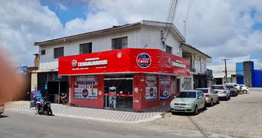 Prédio comercial e residencial no tabuleiro do martins