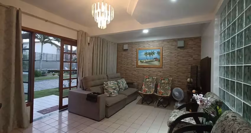 Casa duplex com 2 suítes, 300 metros da praia à venda!