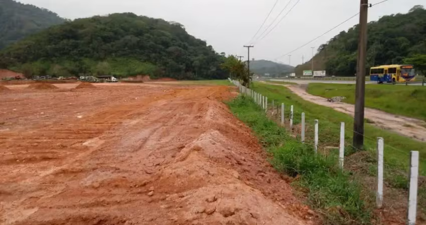 Você está diante de uma oportunidade rara de investimento! a serra teresópolis imóveis apresenta: terreno com 123 mil m² + galpão de 1.440 m² na br-116, km 115.