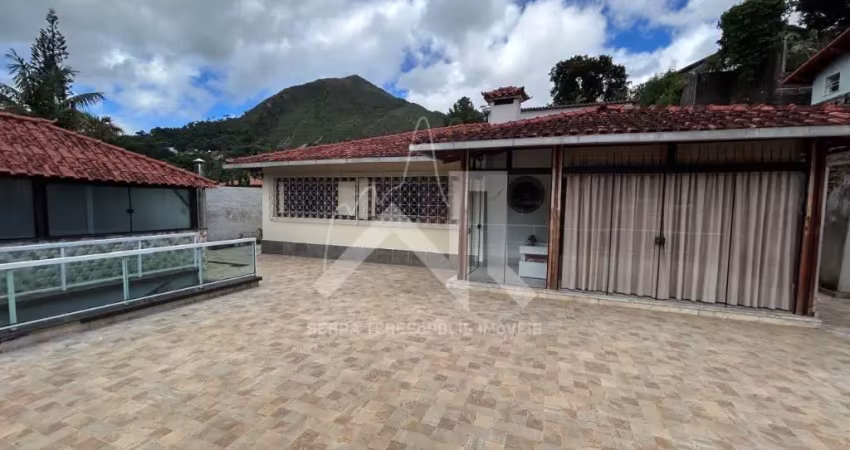 Excelente casa á 5 minutos do centro da cidade de teresópolis