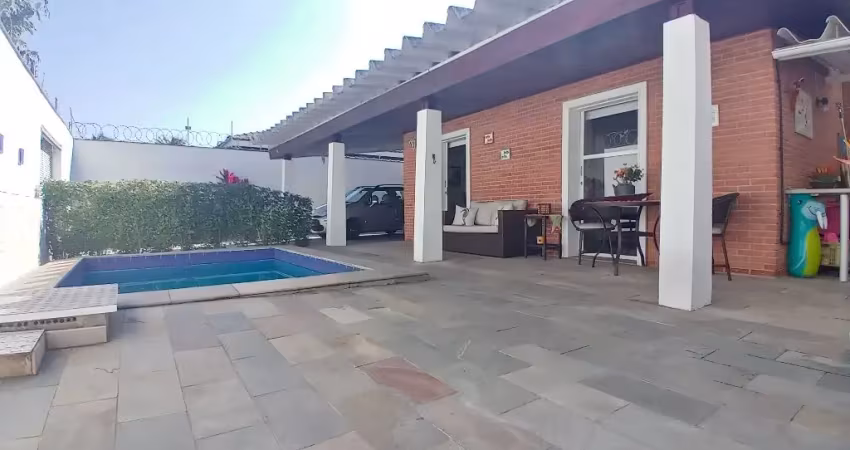 Casa 5 quartos, 3 suítes, duas quadras da praia da enseada no guarujá são paulo