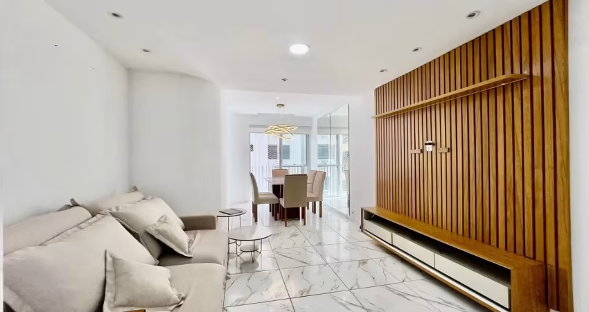 Apartamento a venda na praia das pitangueiras 2 dormitórios e 1 dependência de empregada com piscina e 2 vagas.