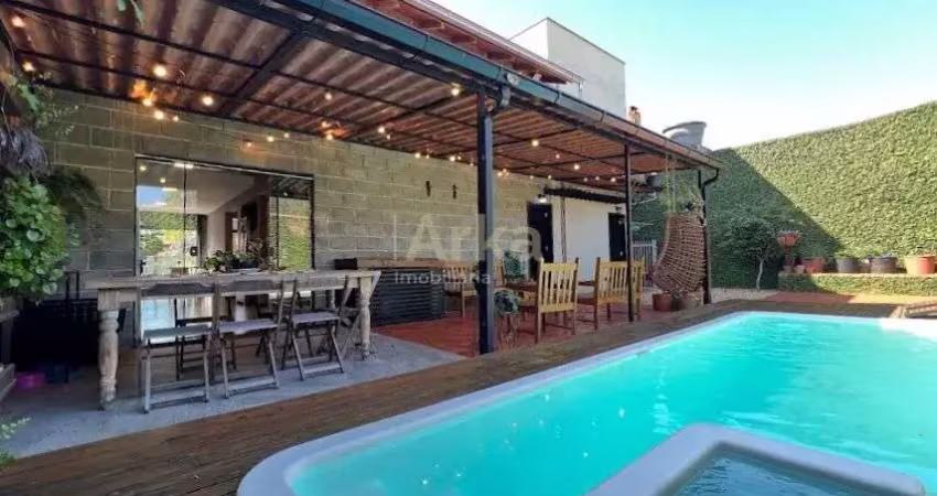 Casa ampla com suíte master, piscina e área de festas no tifa martins