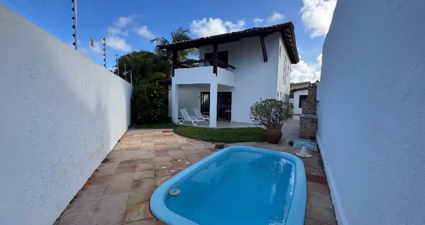 Lindíssima casa duplex com 4/4 em condomínio fechado em piatã