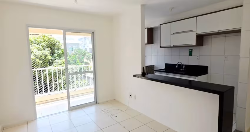 Belíssimo apartamento com 2/4 suíte e varanda no city park acupe