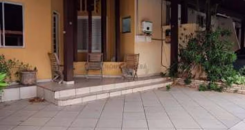 Casa com 2 quartos à venda na Avenida João Eugênio Gonçalves Pinheiro, 291-315 ., Araés, Cuiabá