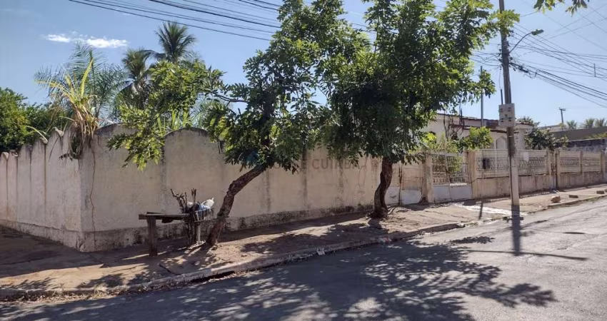 Vendo Casa Grande com 6 KitNet de Esquina no Jardim Paulista