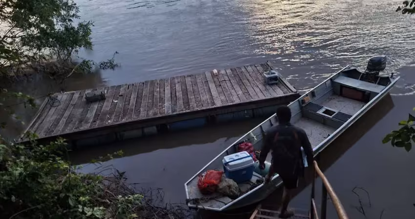 Chácara na beira do rio cuiabá com 2 hectares (pesqueiro) medindo 50 x 400 (20 m