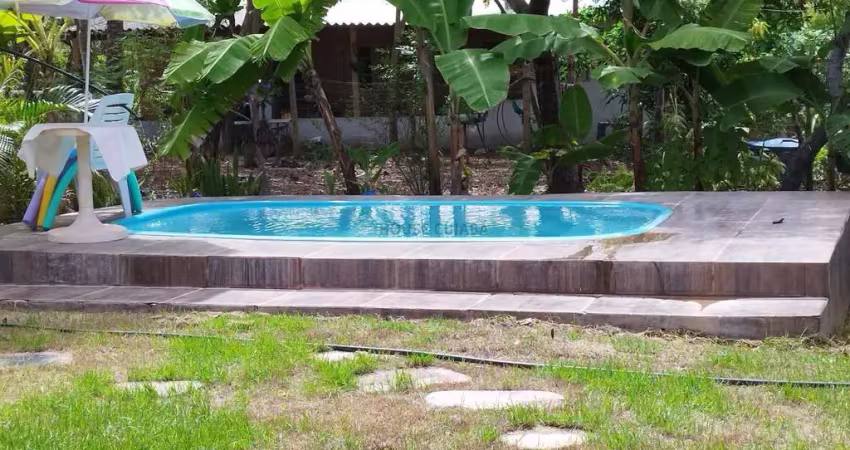 Casa com três terrenos juntos de 12 x 30 cada, totalizando 1.000 m² no condomíni