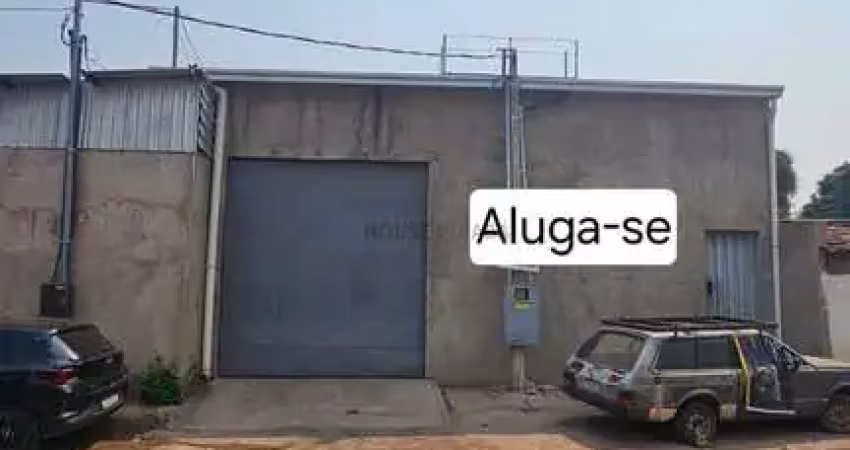 Aluga galpão de 500m - 1 quadra da carmindo de campos