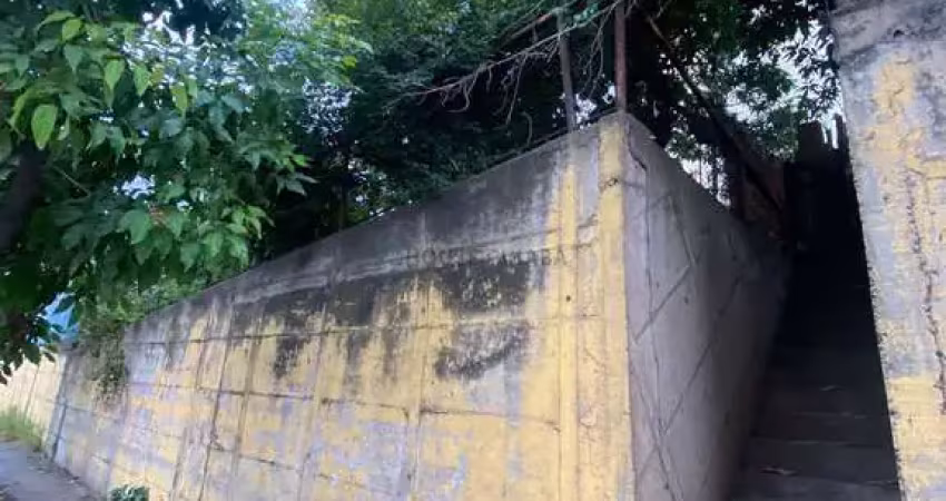 Terreno a venda, ótimo para quem quer construir um ponto comercial