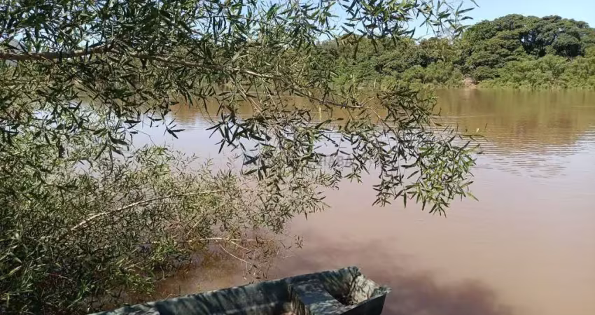 chácara pesqueira medindo 160 x 30 (4.800 M²), nas margens do rio Cuiabá–MT