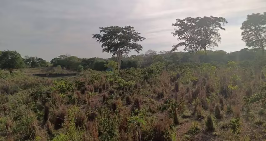 Sitio de 44 hectares 35 km de Cuiabá MT, na região da vila do Aguaçú no distrito