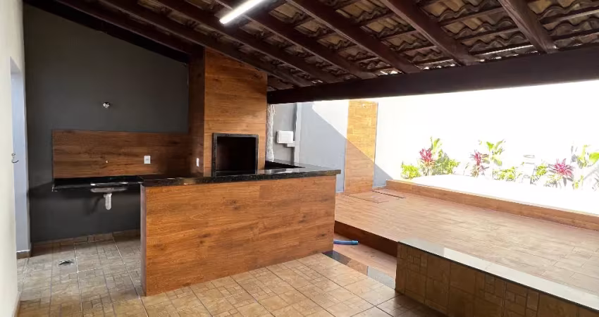 Linda casa no jardim brasília com uma área de lazer completa!