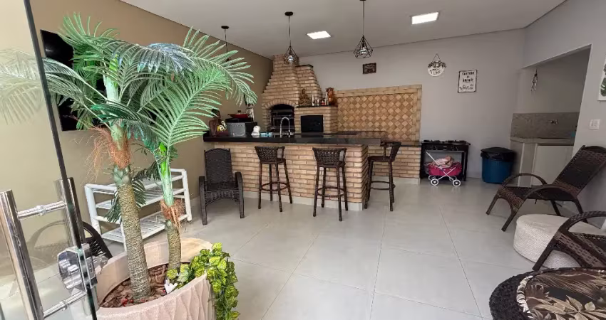 Belíssima casa no bairro jardim europa com uma varanda gourmet maravilhosa!