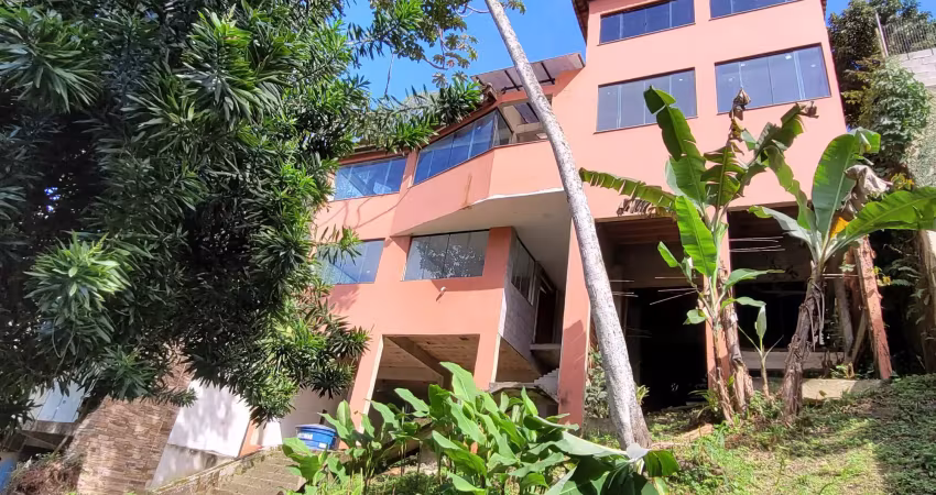 Casa com 03 quartos em vargem grande, rio de janeiro.