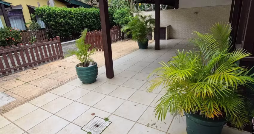 Casa legalizada, com 03 quartos, em vargem grande, rio de janeiro, rj.