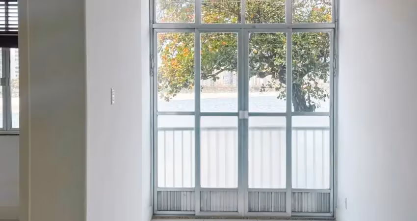Excelente apartamento de três quartos frente mar em icaraí