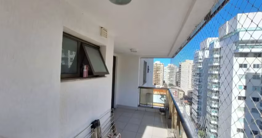 Excelente apartamento de três quartos com duas vagas em icaraí