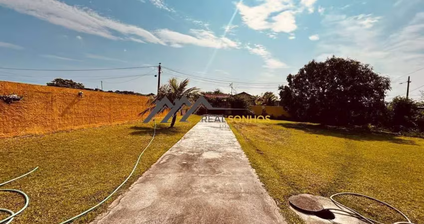 Casa para venda com quintal amplo e piscina em araruama